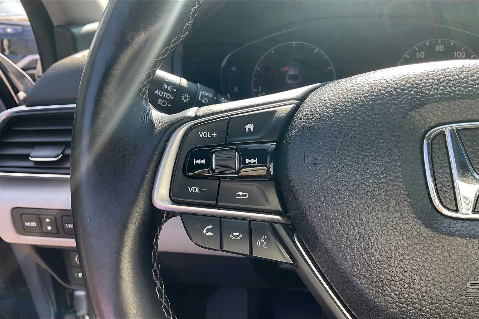 2018 Honda Accord Touring 2.0T - Photo 23