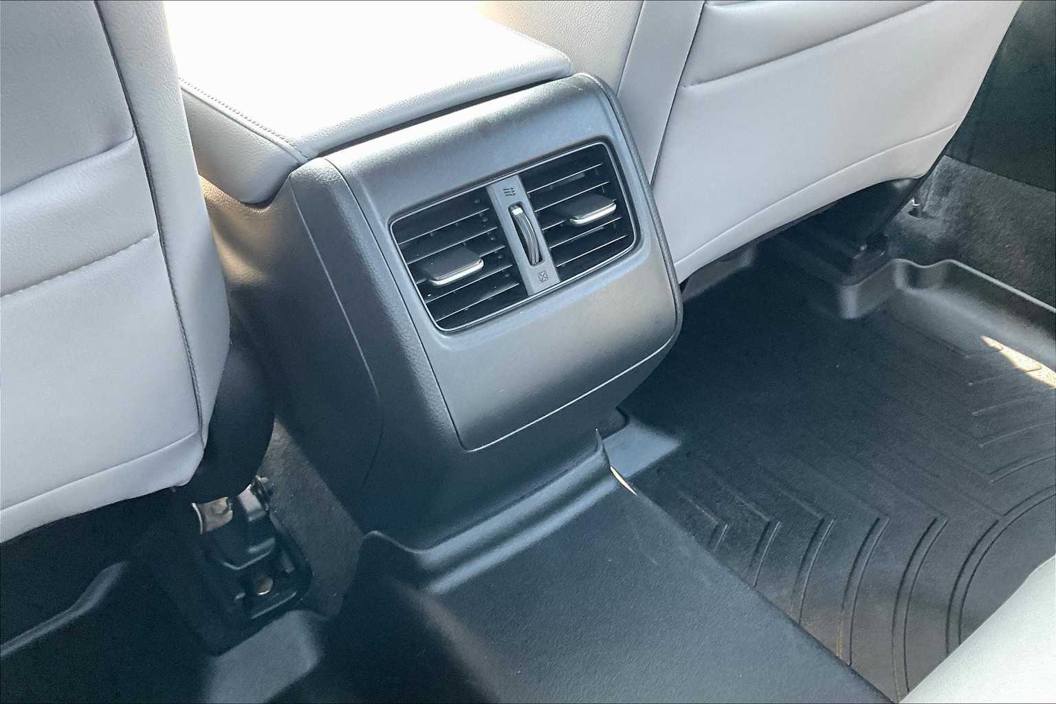 2018 Honda Accord Touring 2.0T - Photo 27
