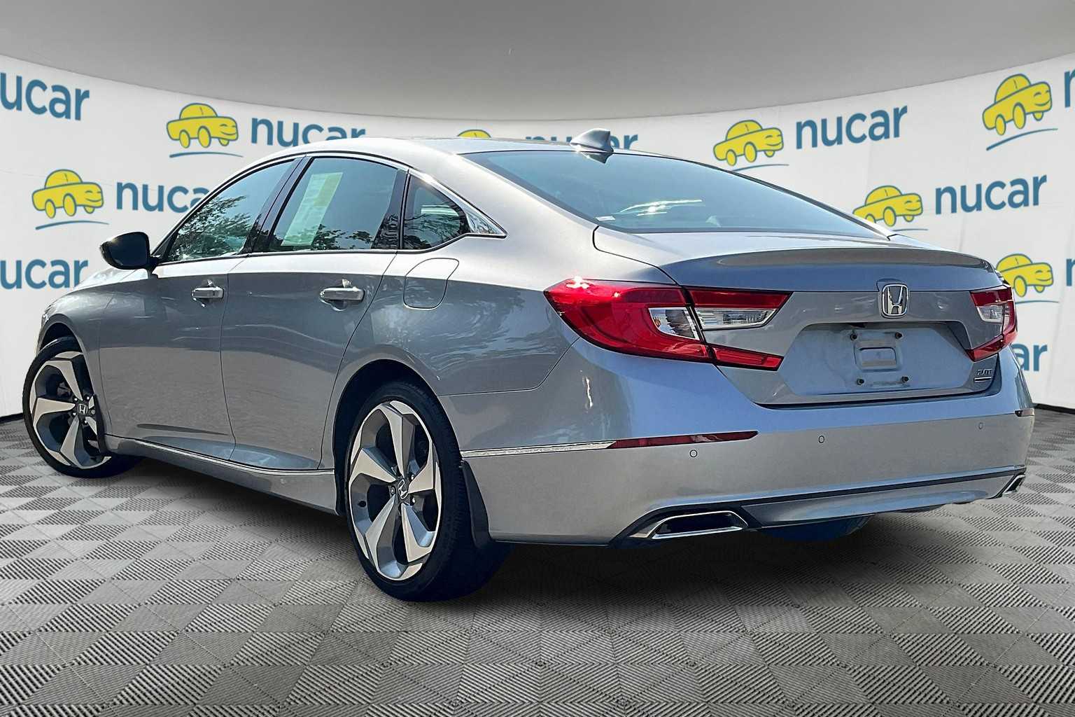 2018 Honda Accord Touring 2.0T - Photo 4