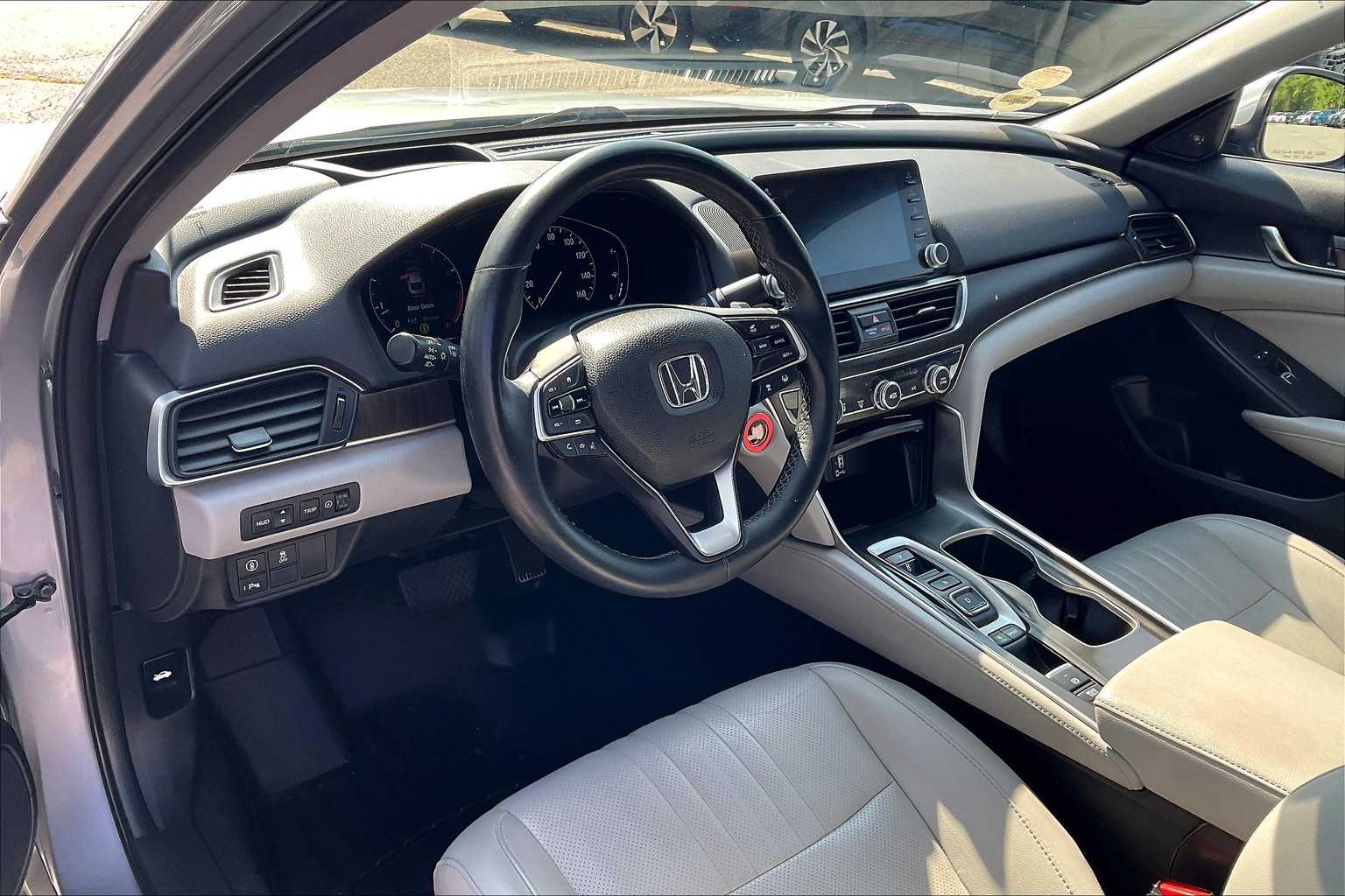 2018 Honda Accord Touring 2.0T - Photo 8