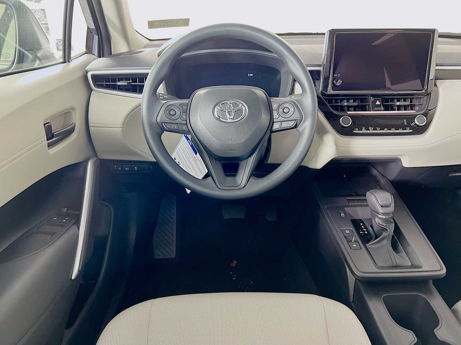 2026 Toyota Corolla Cross L - Photo 15