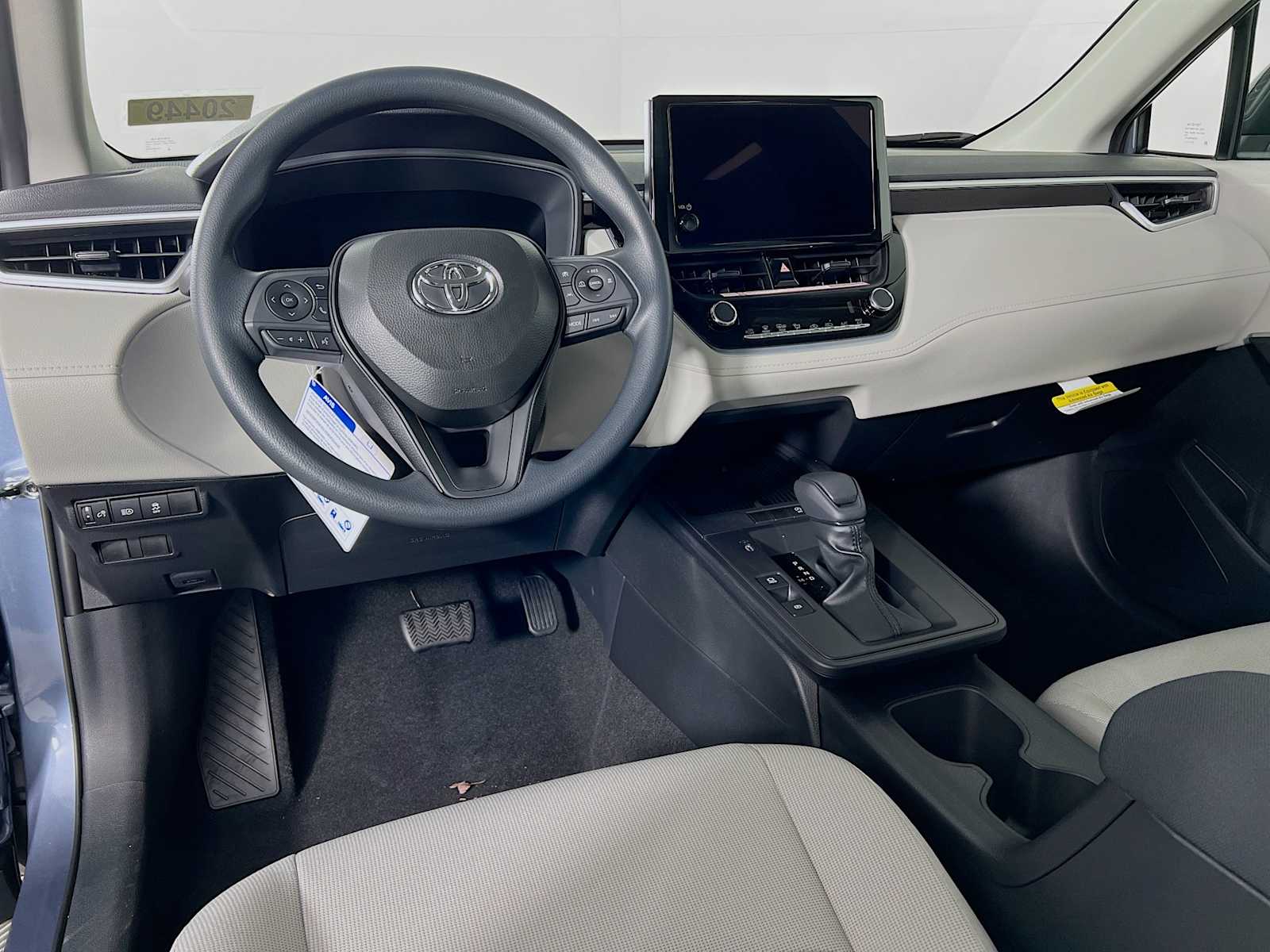 2026 Toyota Corolla Cross L - Photo 6