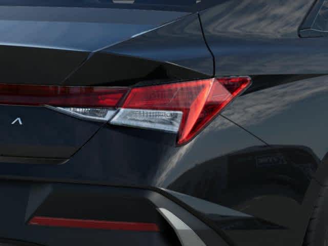 2025 Hyundai Elantra SE - Photo 10