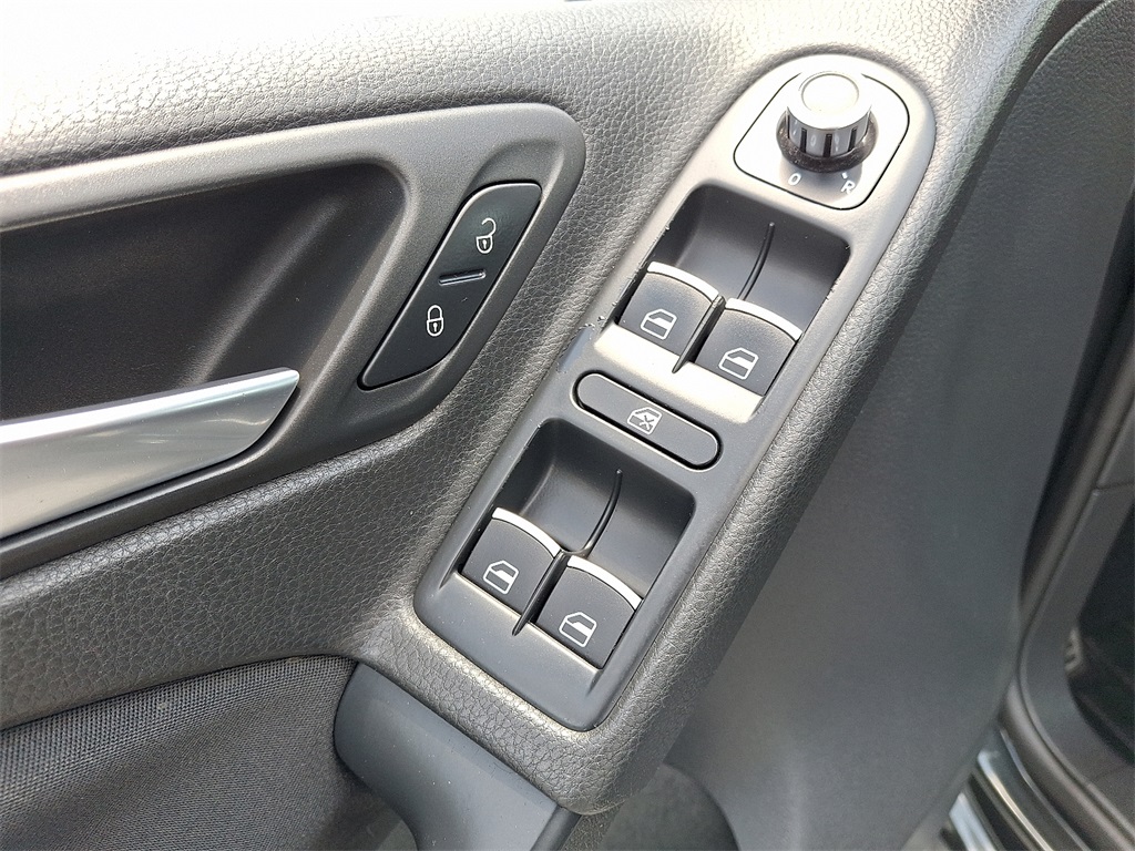 2010 Volkswagen GTI Base - Photo 14