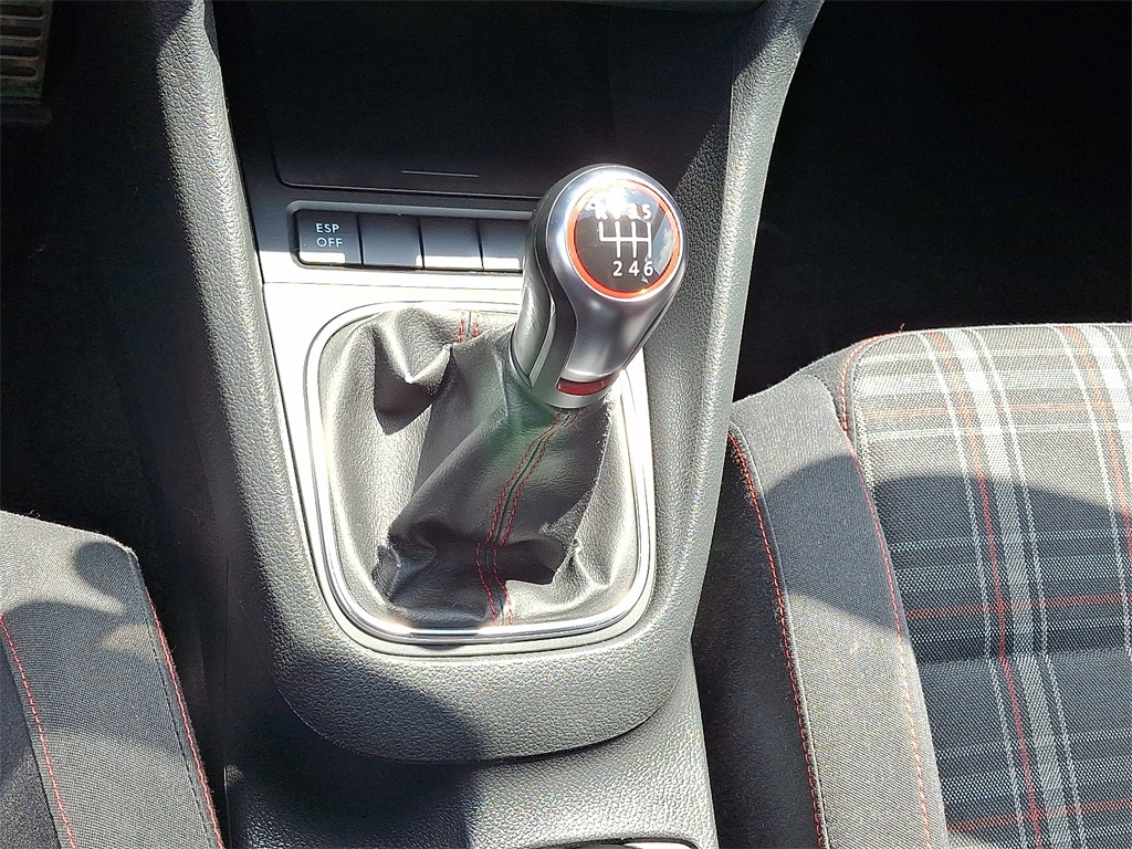 2010 Volkswagen GTI Base - Photo 17