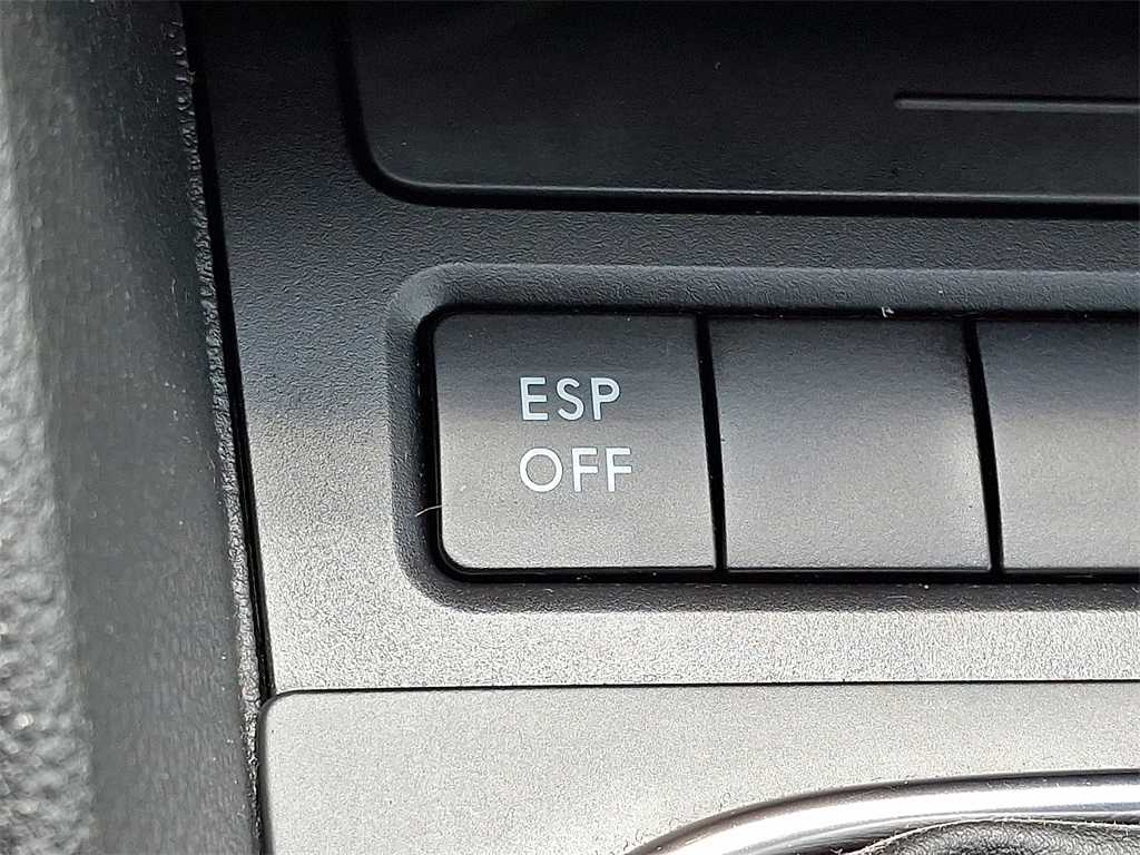 2010 Volkswagen GTI Base - Photo 24