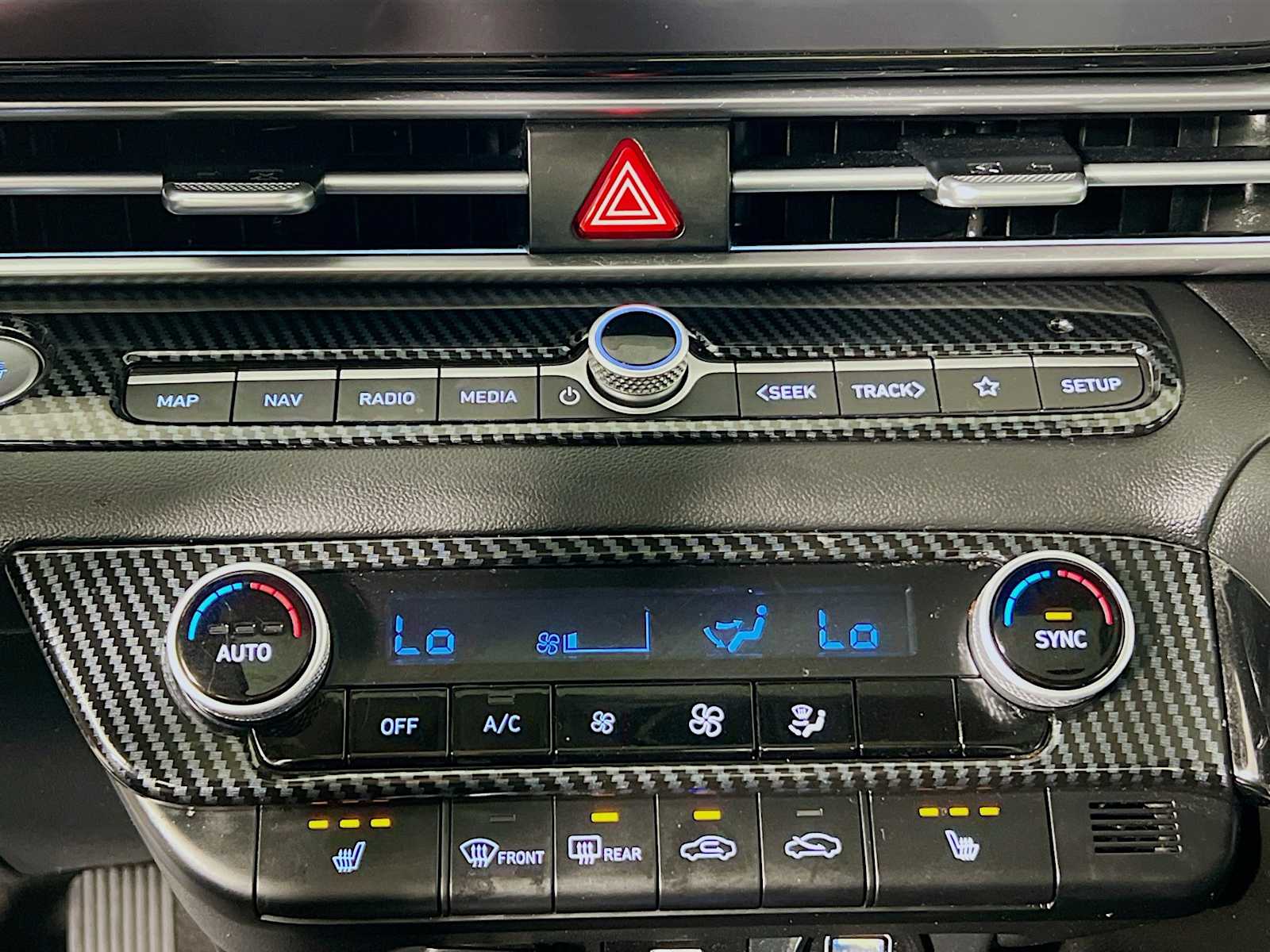 2023 Hyundai Elantra Limited - Photo 16