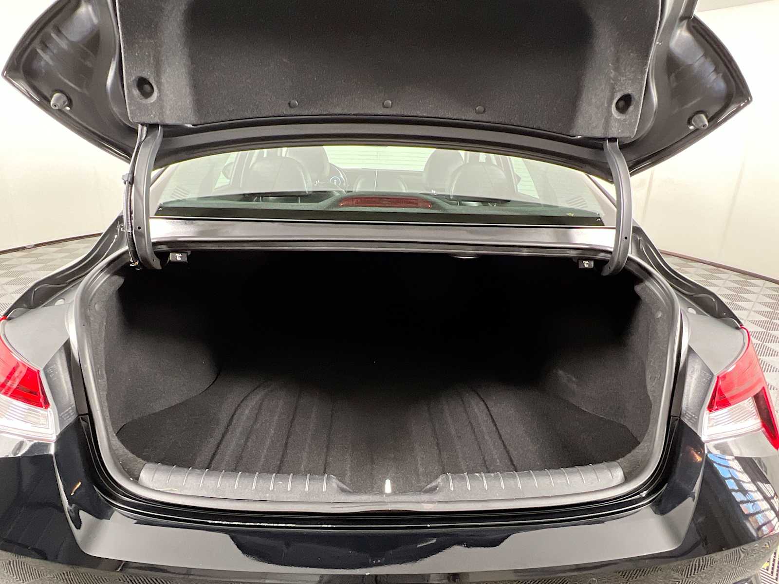 2023 Hyundai Elantra Limited - Photo 27