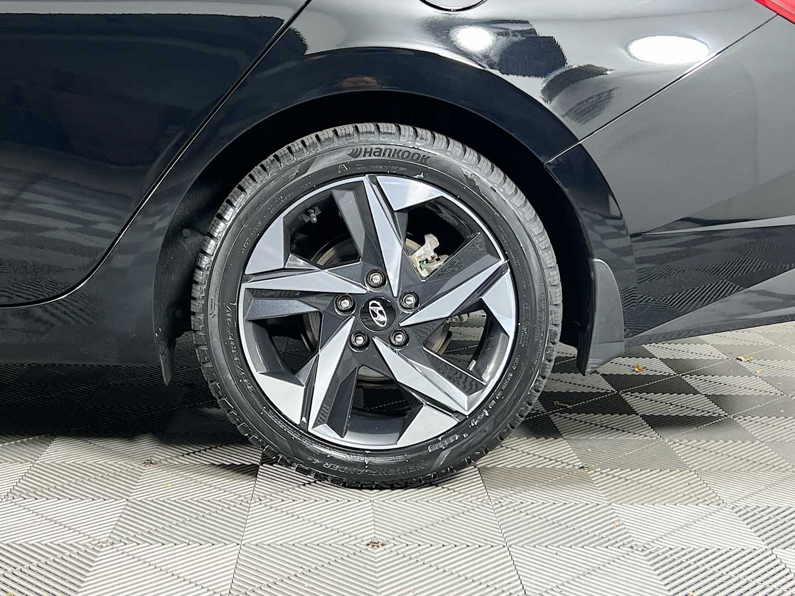 2023 Hyundai Elantra Limited - Photo 32