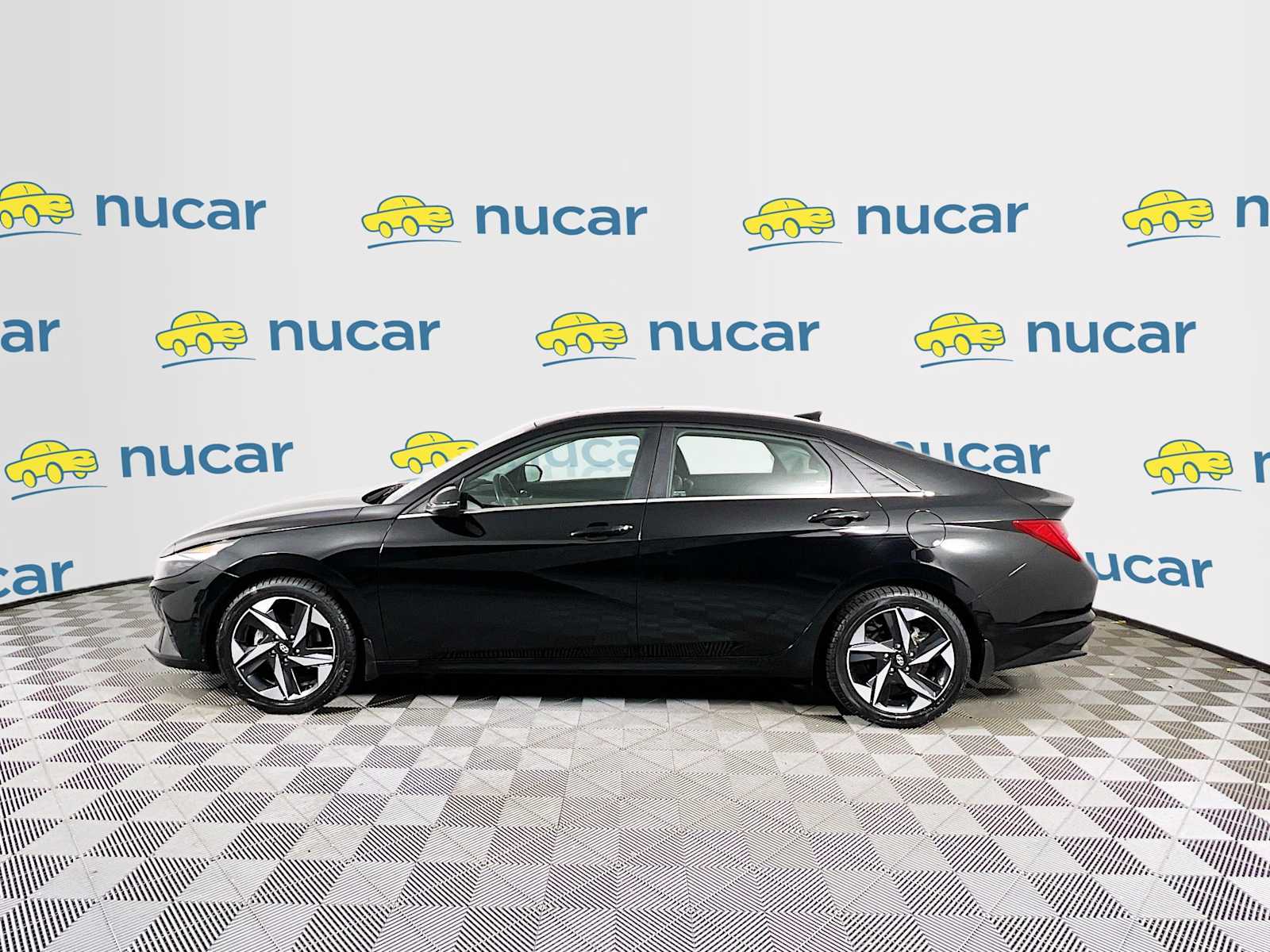 2023 Hyundai Elantra Limited - Photo 4