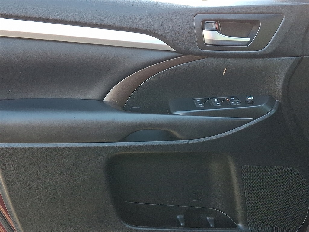 2019 Toyota Highlander XLE - Photo 14