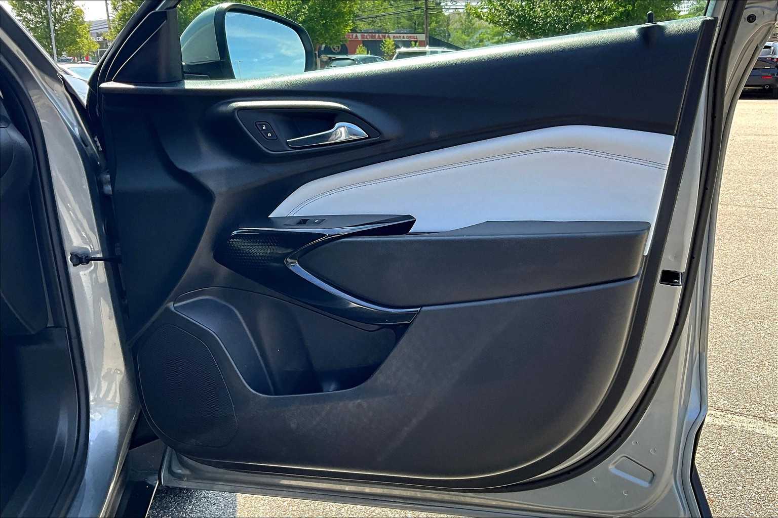 2024 Chevrolet Trax LT - Photo 12