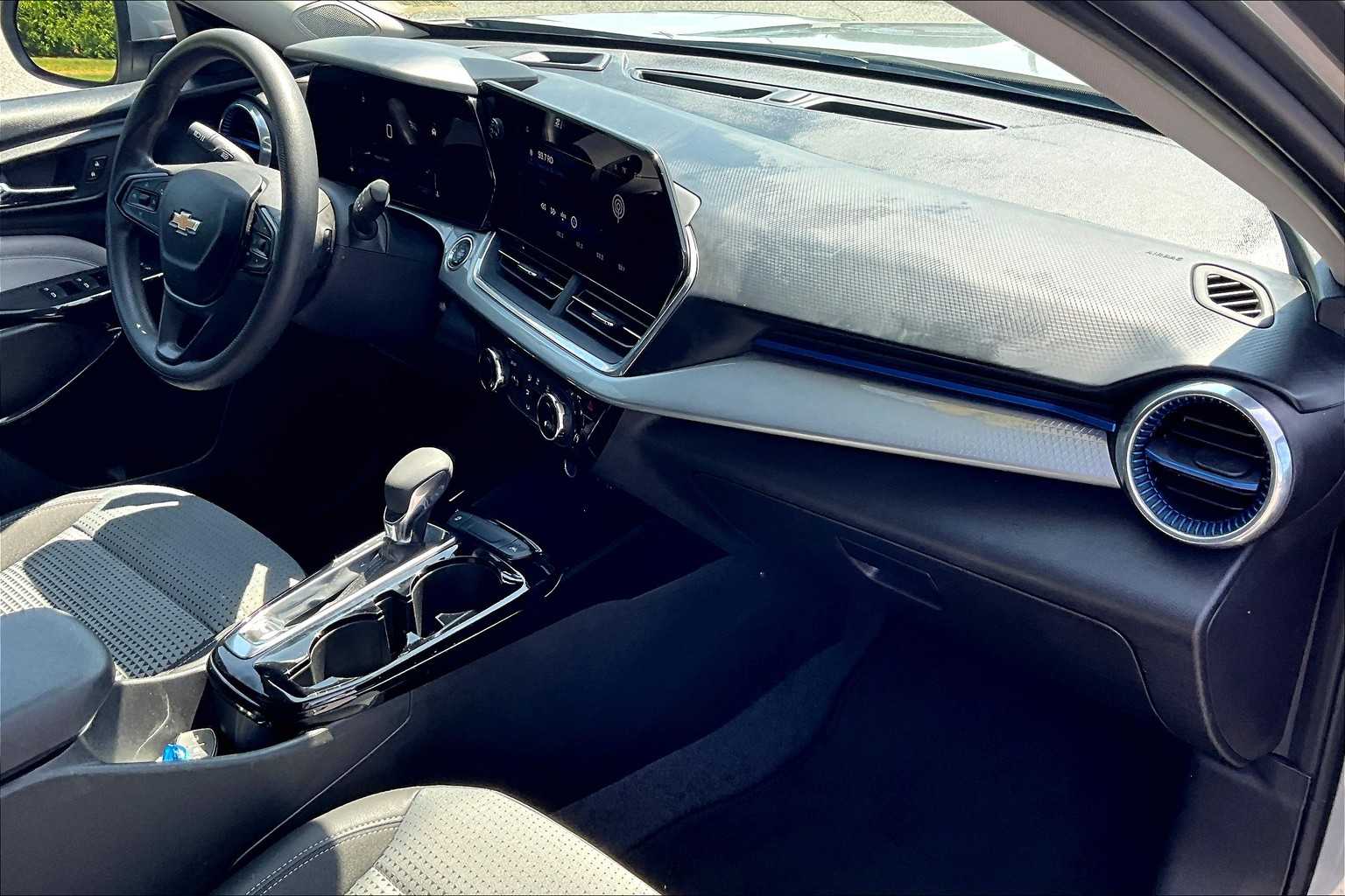 2024 Chevrolet Trax LT - Photo 14