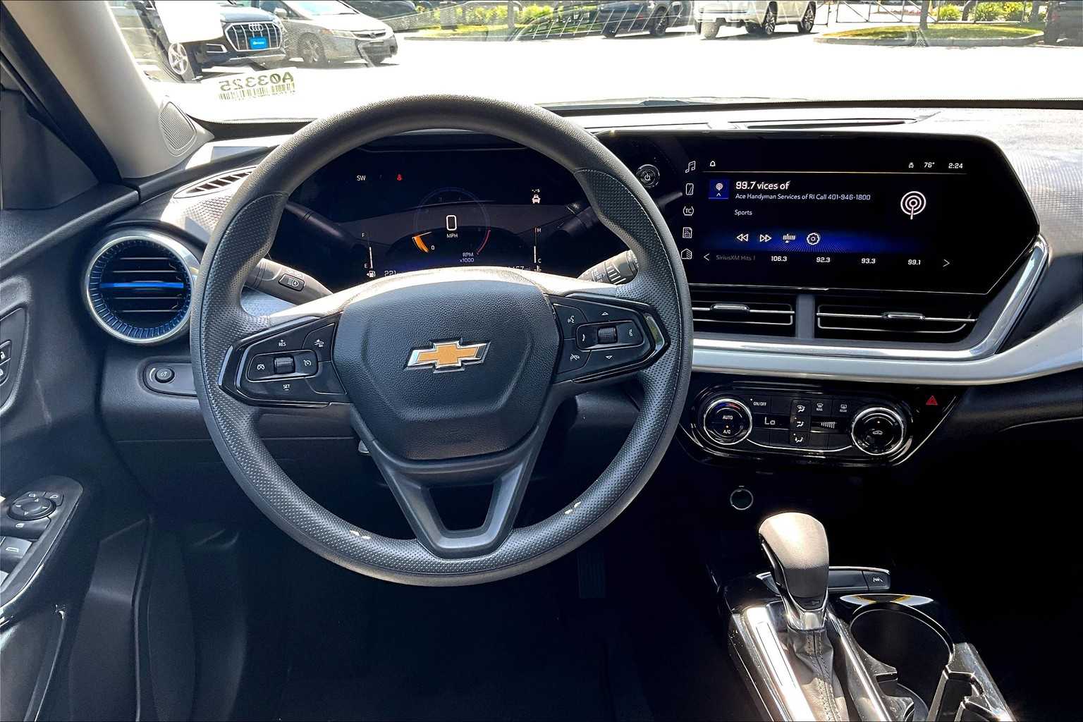 2024 Chevrolet Trax LT - Photo 17