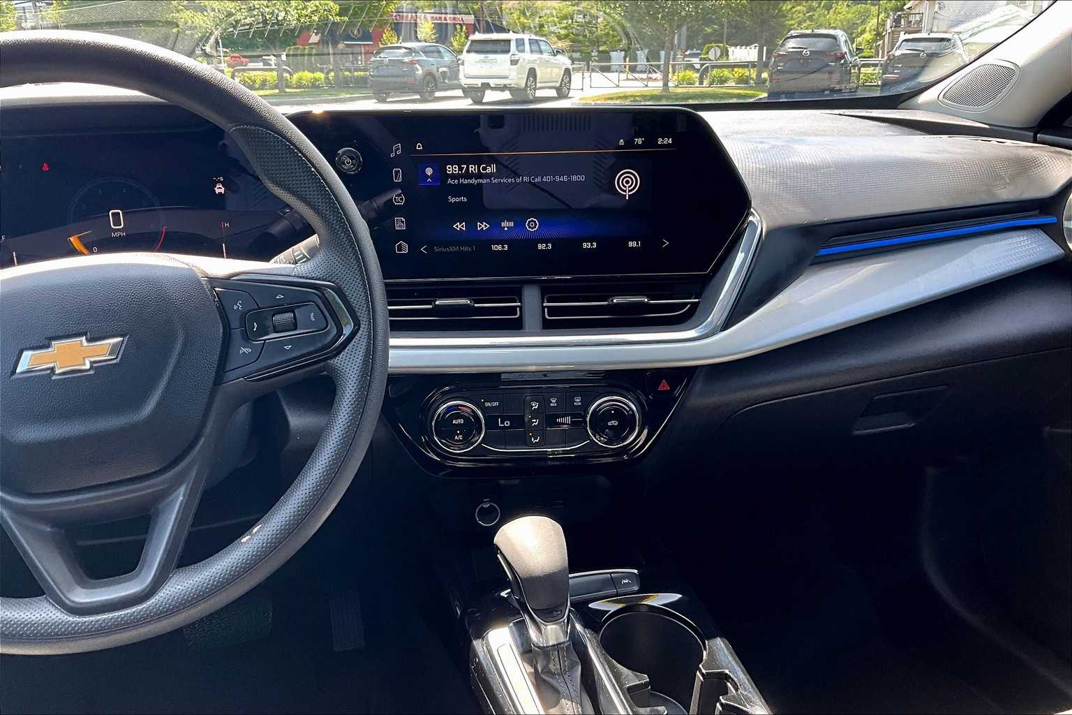 2024 Chevrolet Trax LT - Photo 18