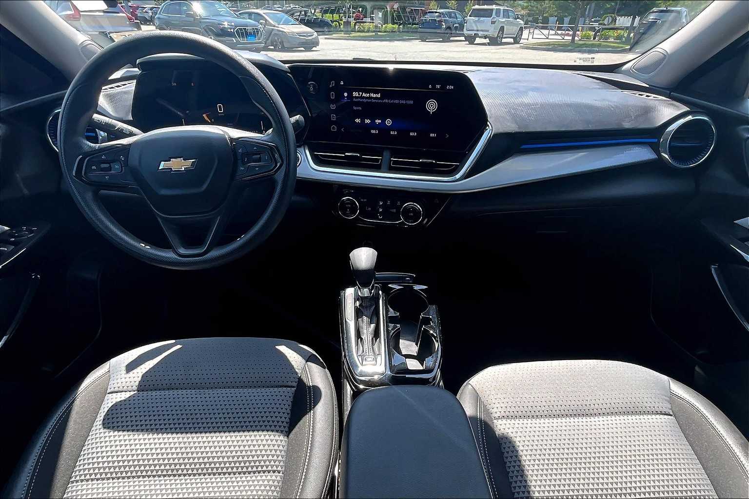 2024 Chevrolet Trax LT - Photo 21