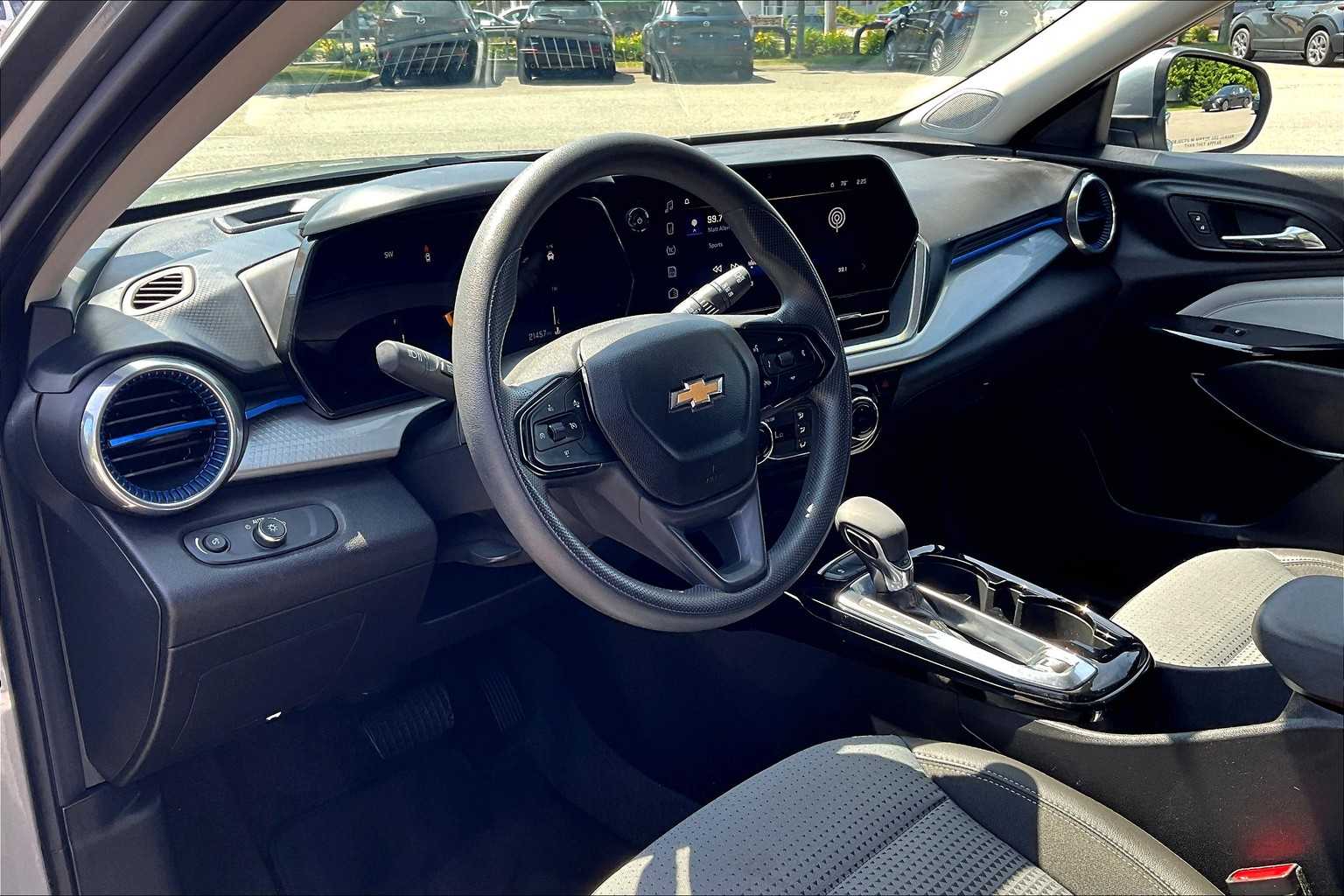 2024 Chevrolet Trax LT - Photo 8