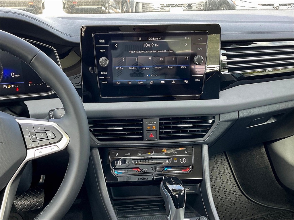 2025 Volkswagen Jetta 1.5T SE - Photo 13