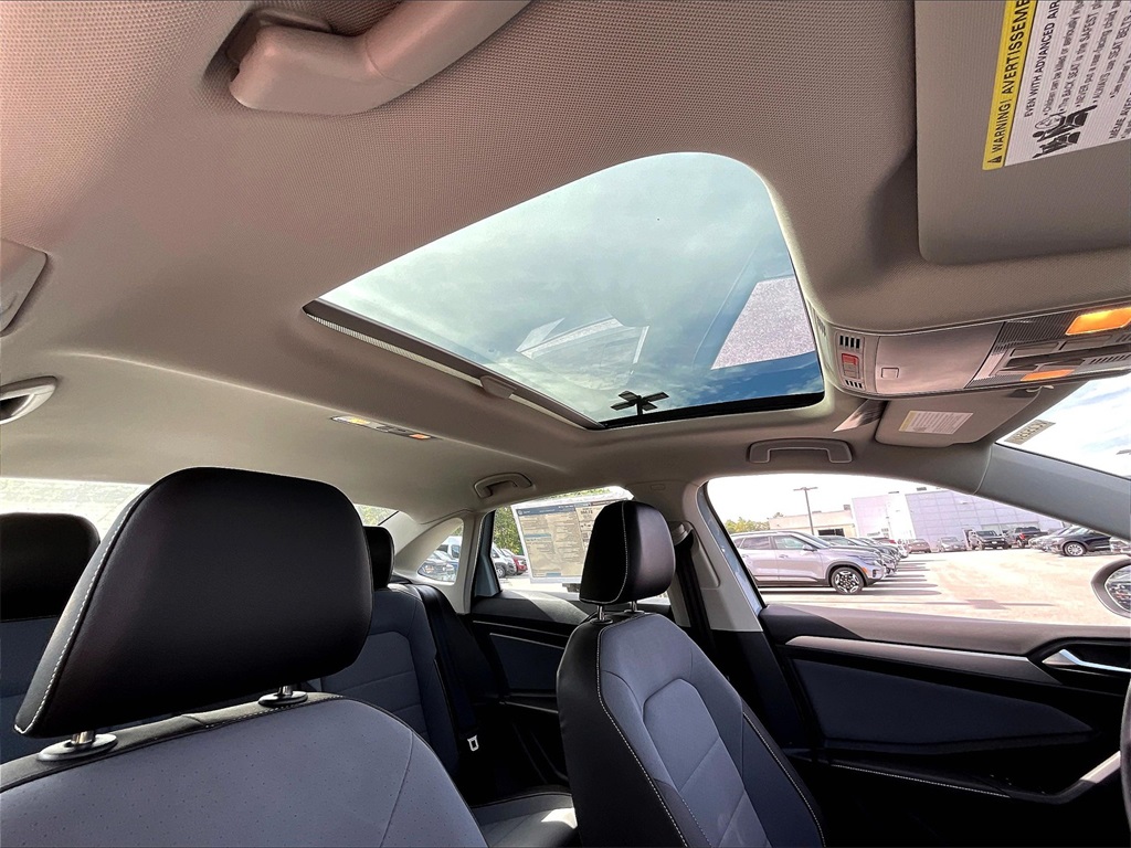 2025 Volkswagen Jetta 1.5T SE - Photo 18