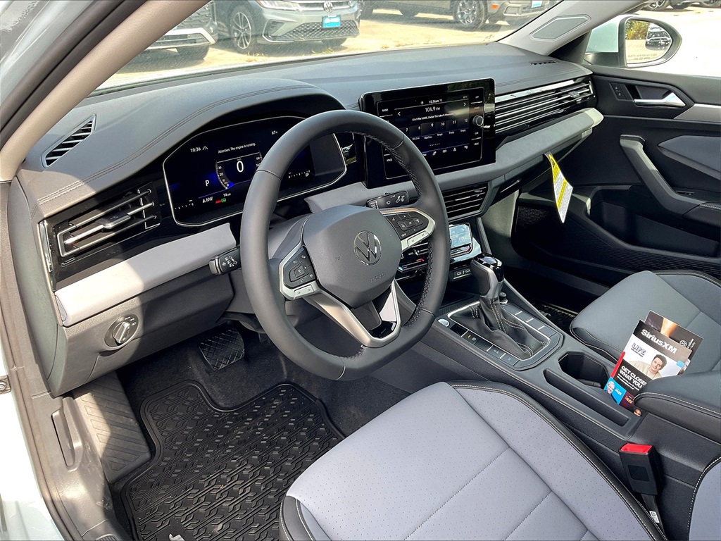 2025 Volkswagen Jetta 1.5T SE - Photo 9