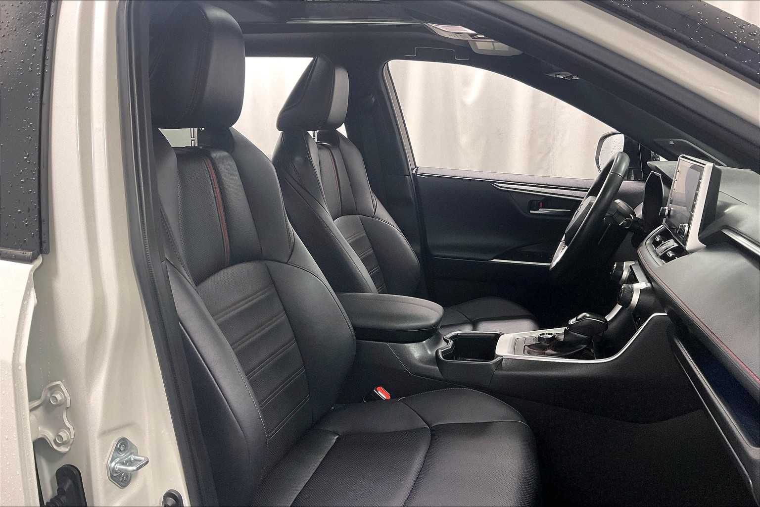 2022 Toyota RAV4 Prime XSE - Photo 11