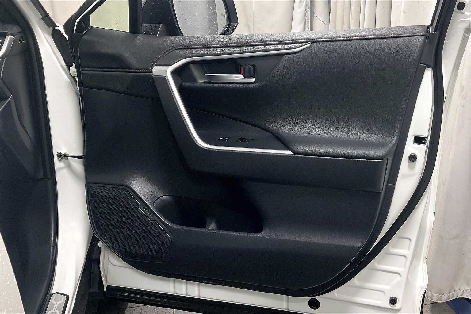 2022 Toyota RAV4 Prime XSE - Photo 12