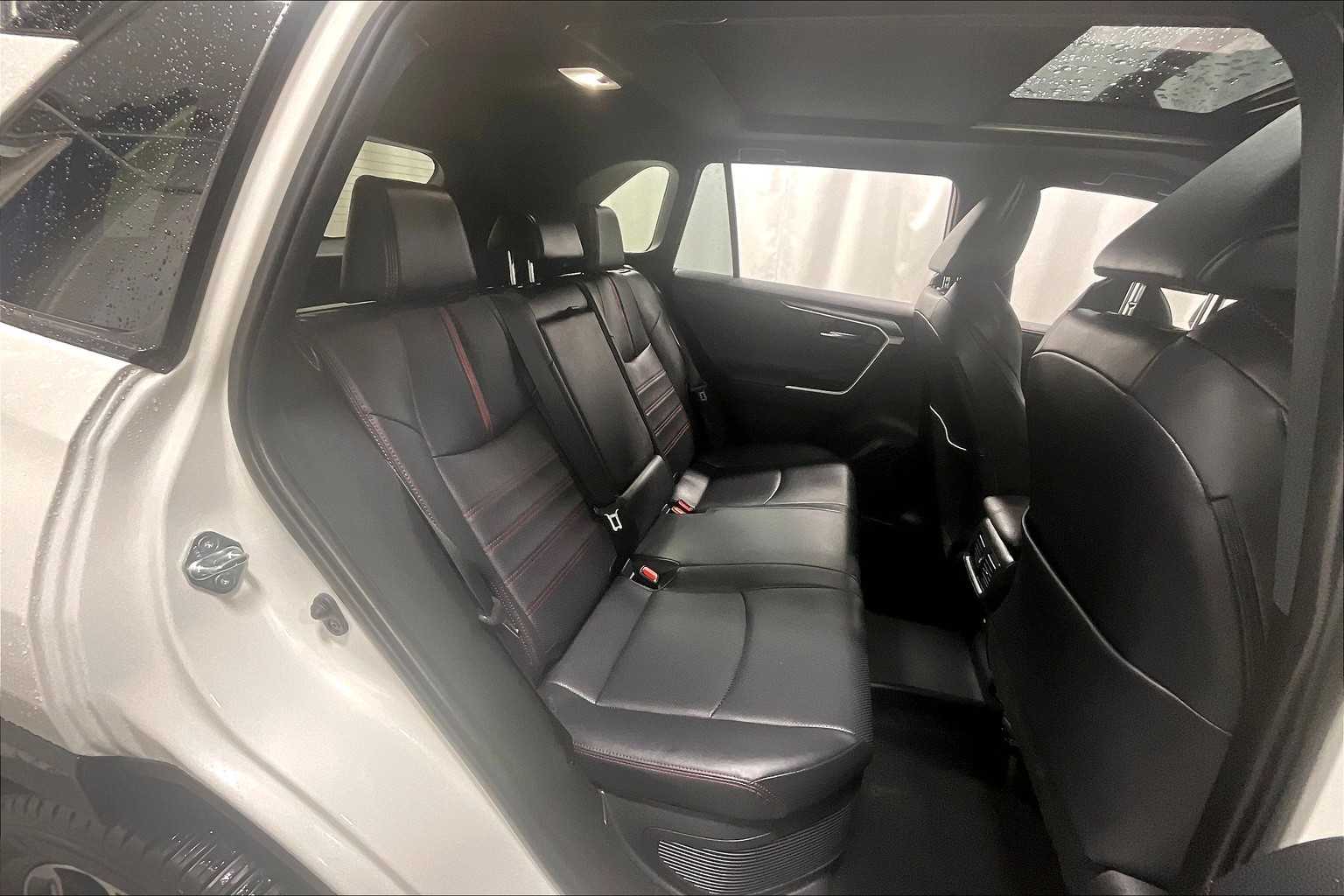 2022 Toyota RAV4 Prime XSE - Photo 16