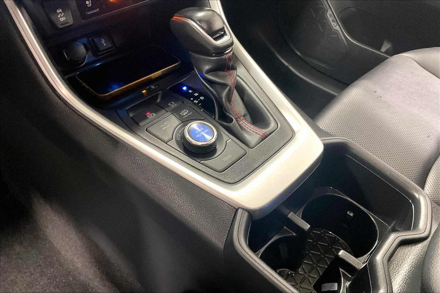 2022 Toyota RAV4 Prime XSE - Photo 21