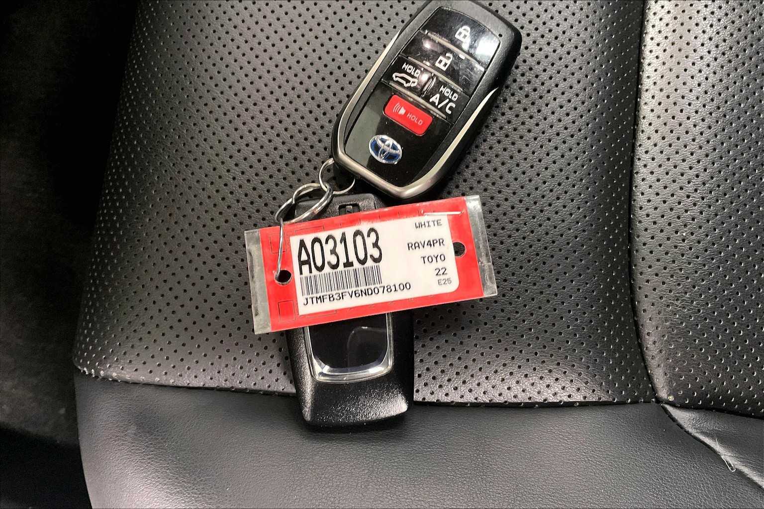 2022 Toyota RAV4 Prime XSE - Photo 32