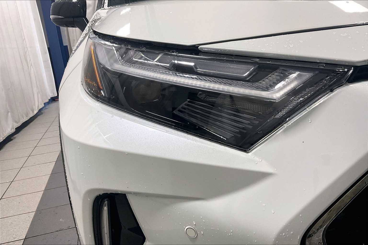 2022 Toyota RAV4 Prime XSE - Photo 34