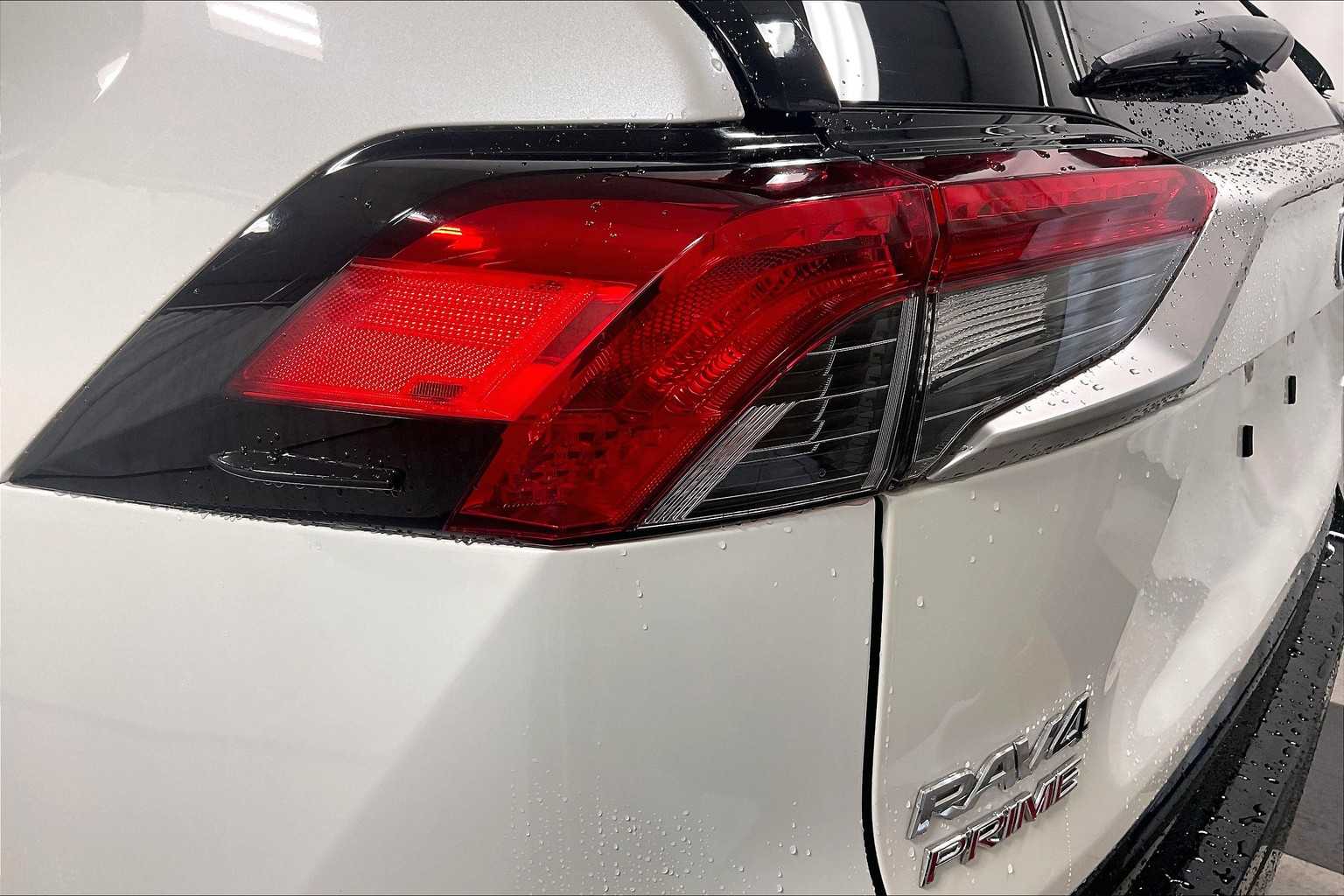 2022 Toyota RAV4 Prime XSE - Photo 35