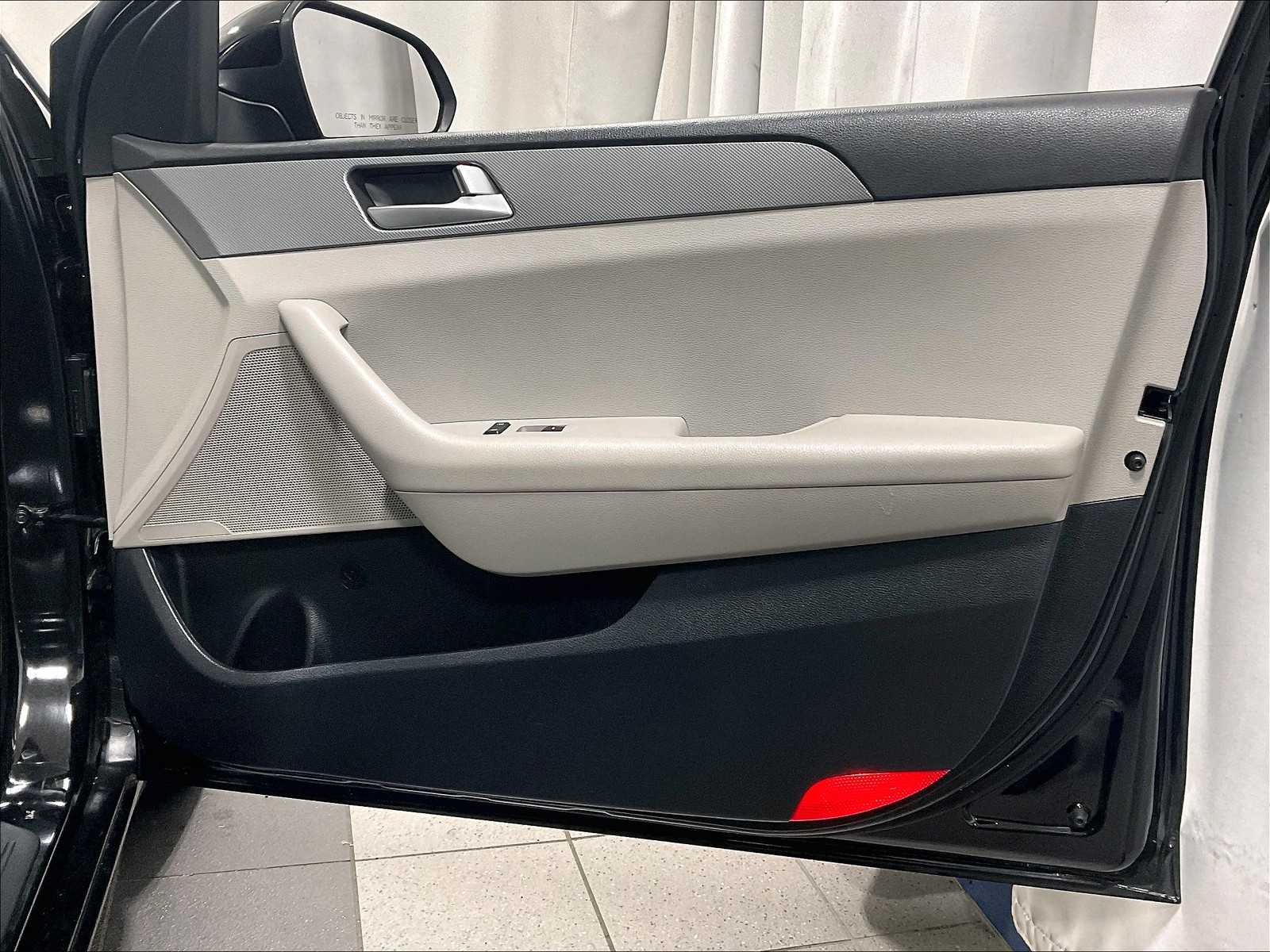 2015 Hyundai Sonata 2.4L SE - Photo 12