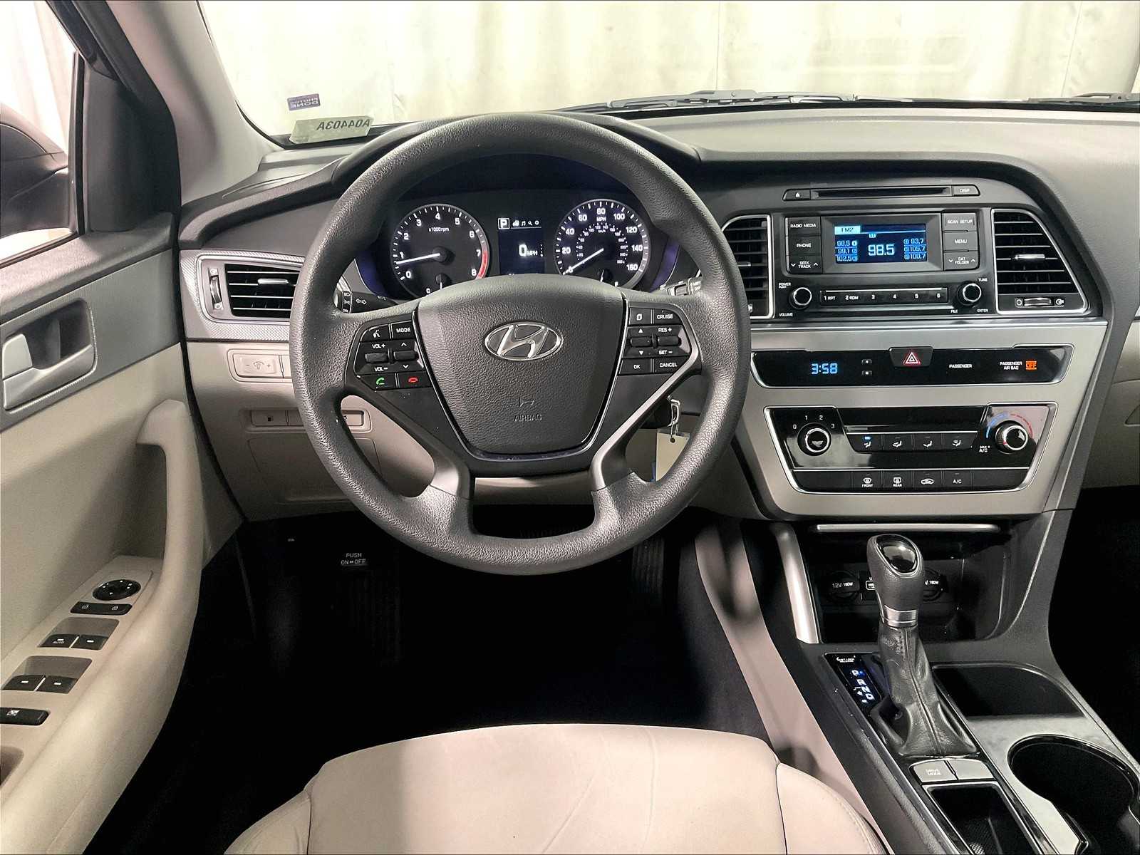 2015 Hyundai Sonata 2.4L SE - Photo 17
