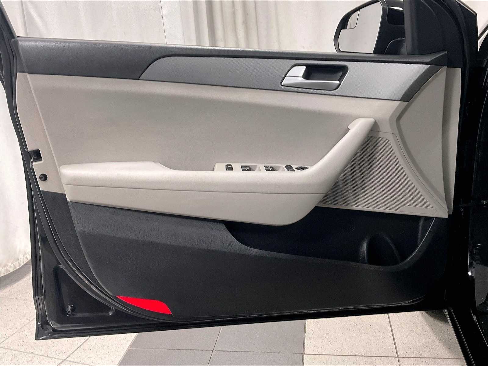 2015 Hyundai Sonata 2.4L SE - Photo 9