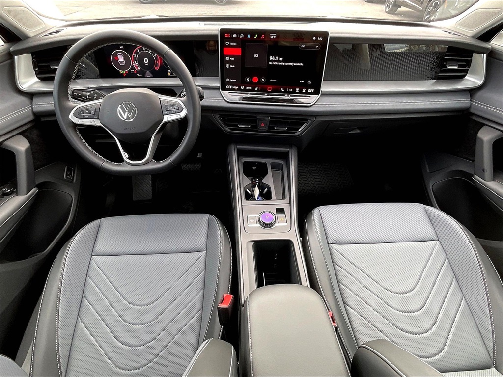 2025 Volkswagen Tiguan 2.0T SE - Photo 12
