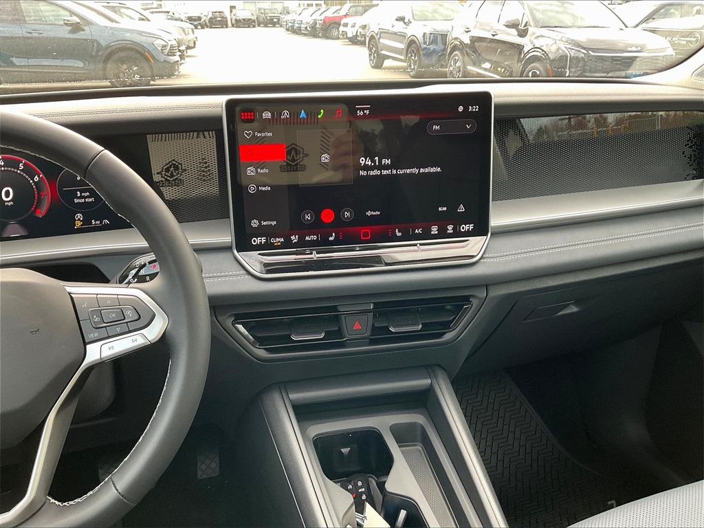 2025 Volkswagen Tiguan 2.0T SE - Photo 13
