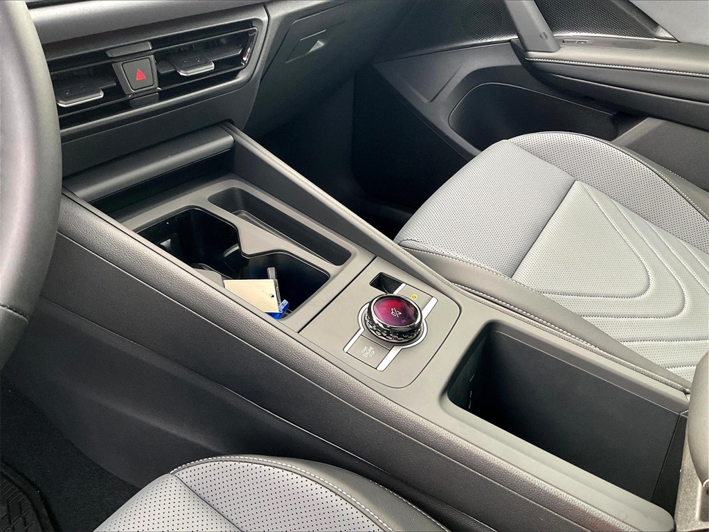 2025 Volkswagen Tiguan 2.0T SE - Photo 14