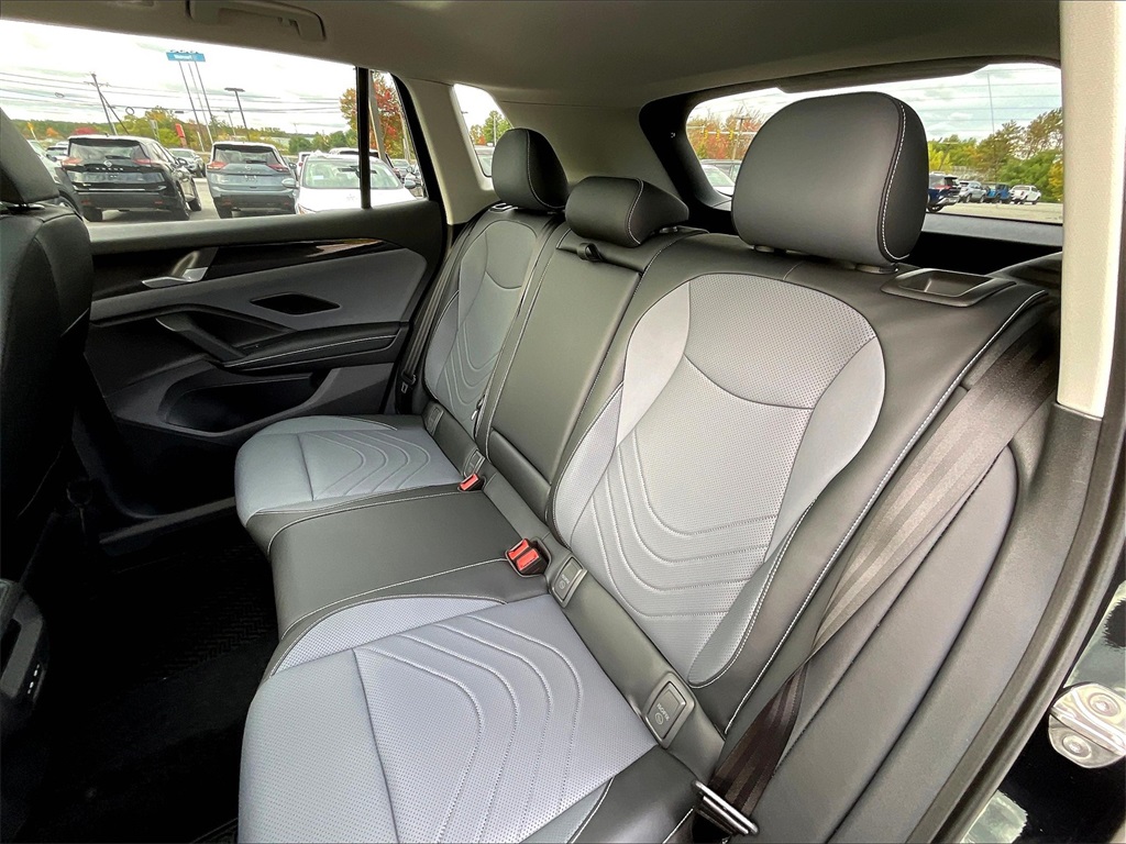 2025 Volkswagen Tiguan 2.0T SE - Photo 15