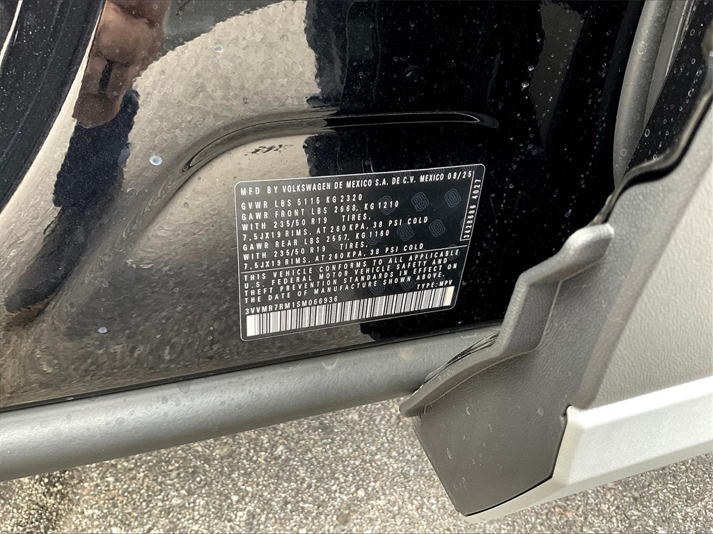 2025 Volkswagen Tiguan 2.0T SE - Photo 16