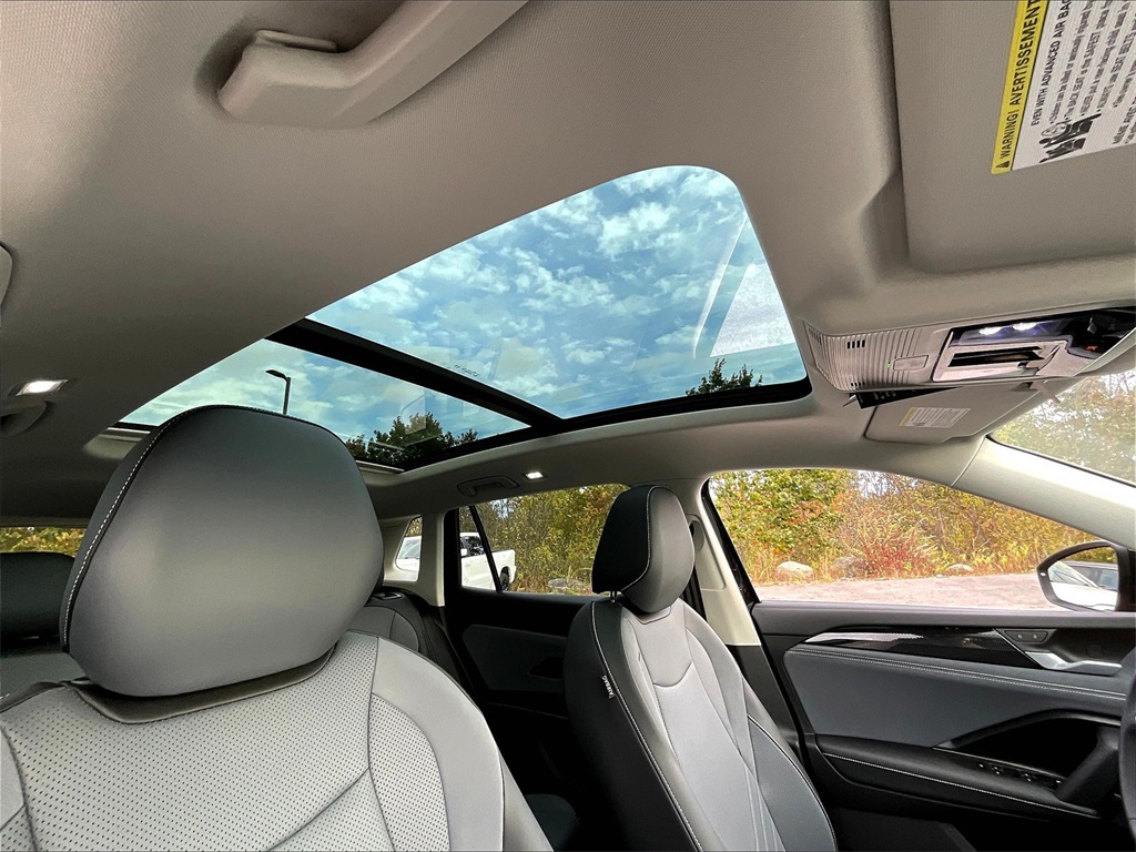 2025 Volkswagen Tiguan 2.0T SE - Photo 18