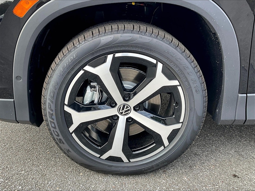 2025 Volkswagen Tiguan 2.0T SE - Photo 8