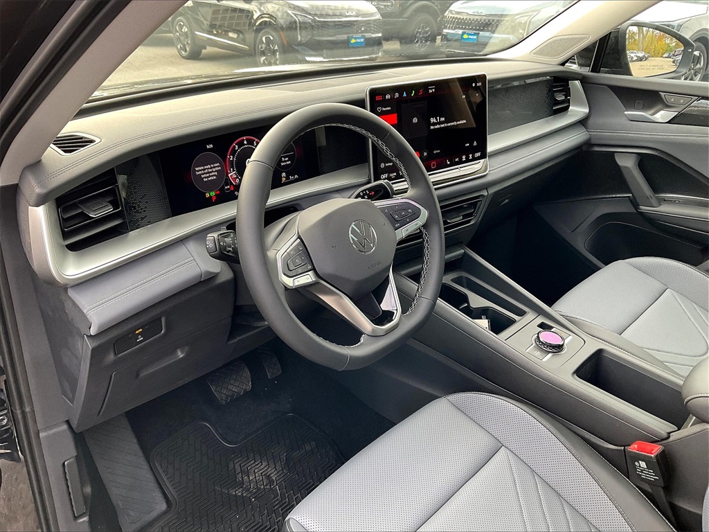 2025 Volkswagen Tiguan 2.0T SE - Photo 9