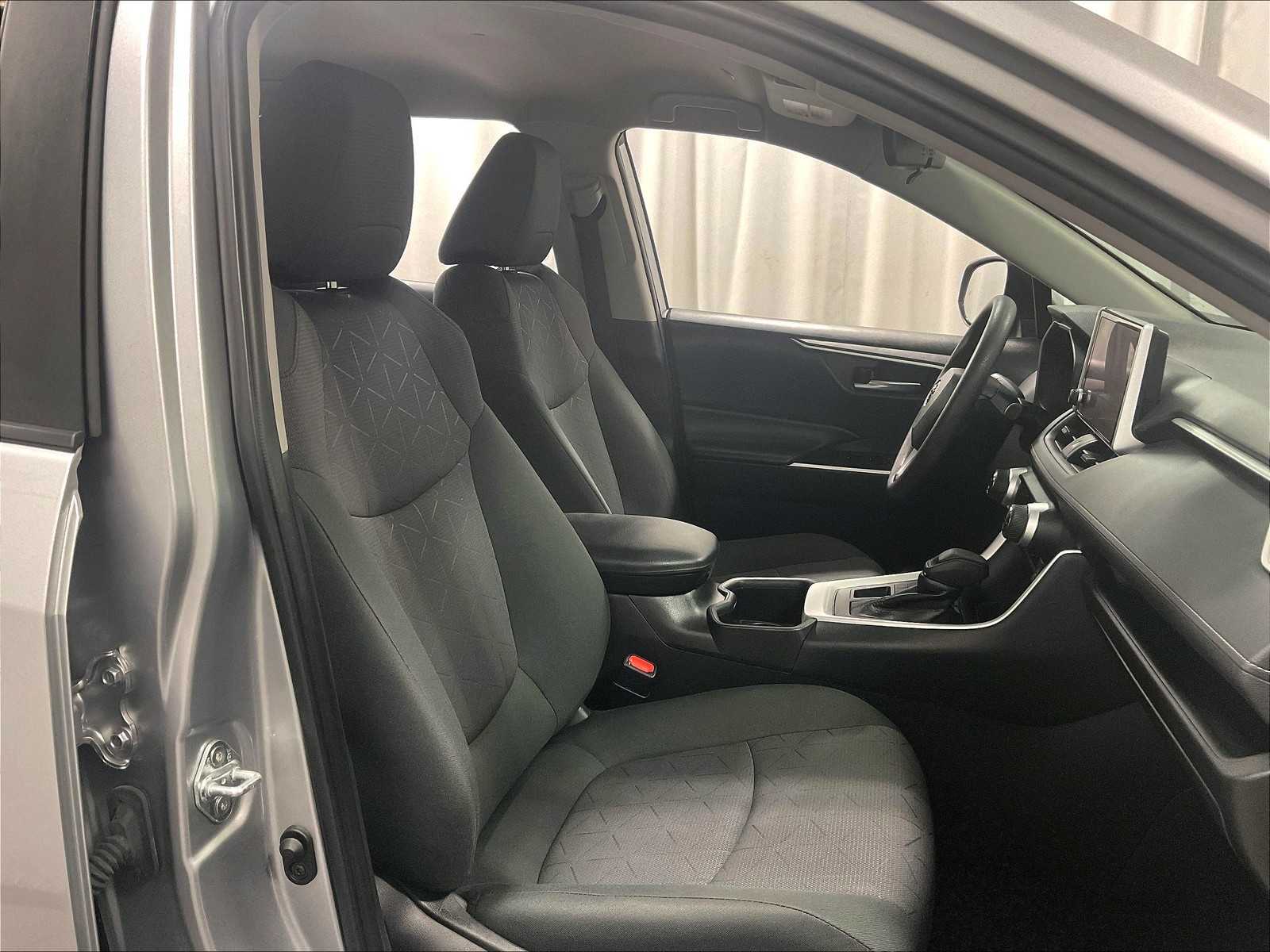 2023 Toyota RAV4 XLE - Photo 11
