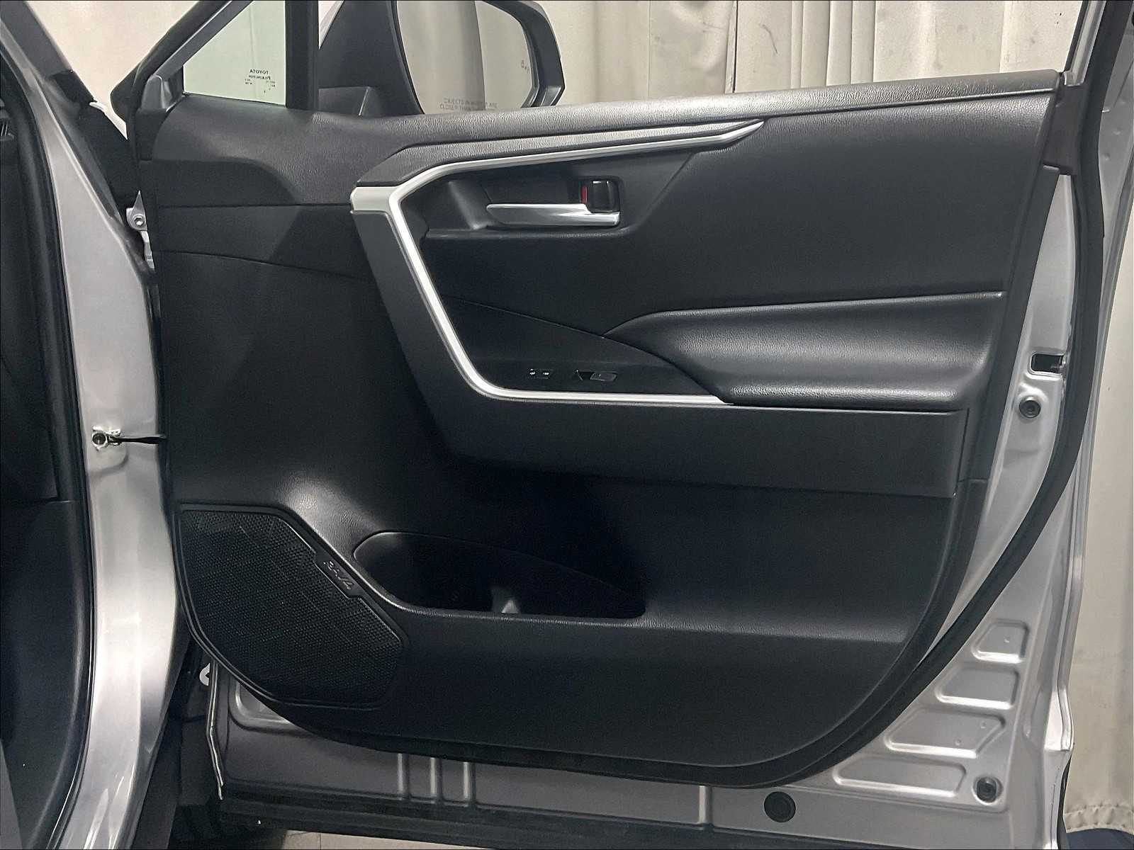 2023 Toyota RAV4 XLE - Photo 12