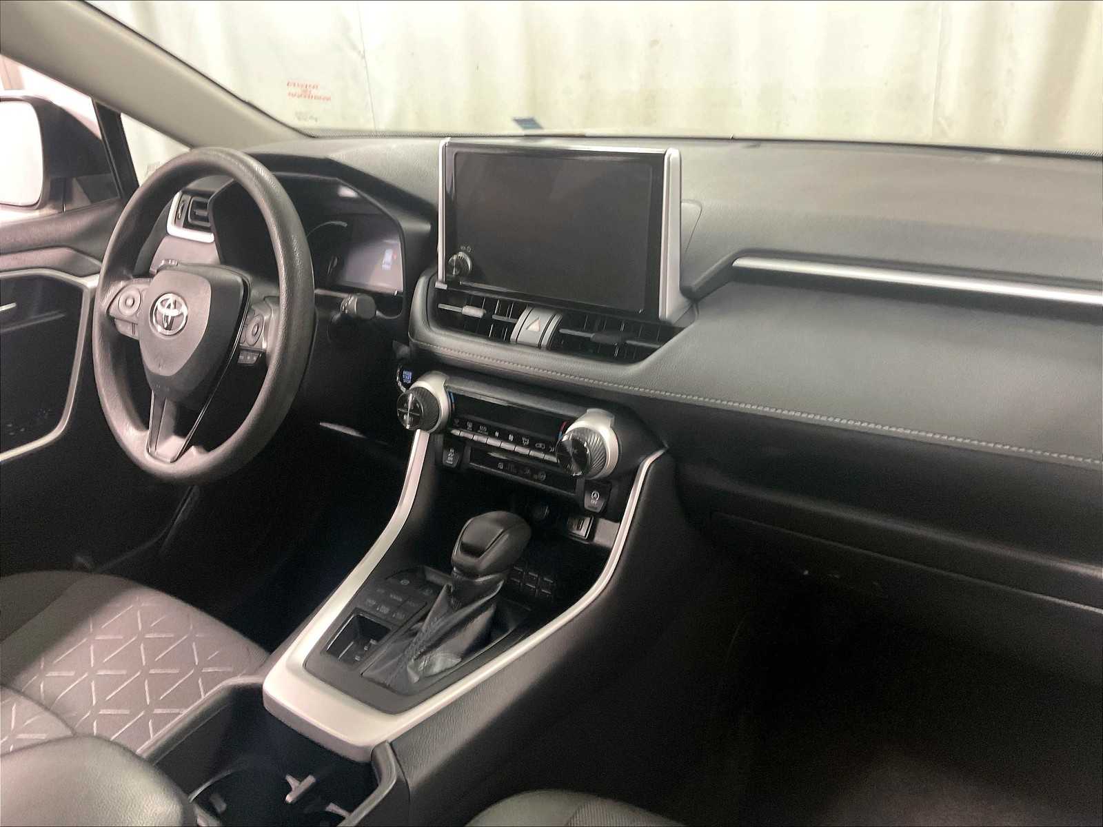 2023 Toyota RAV4 XLE - Photo 14