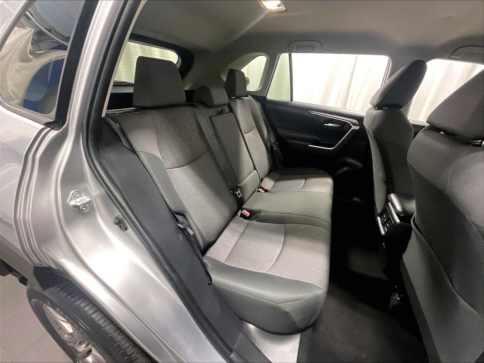 2023 Toyota RAV4 XLE - Photo 16