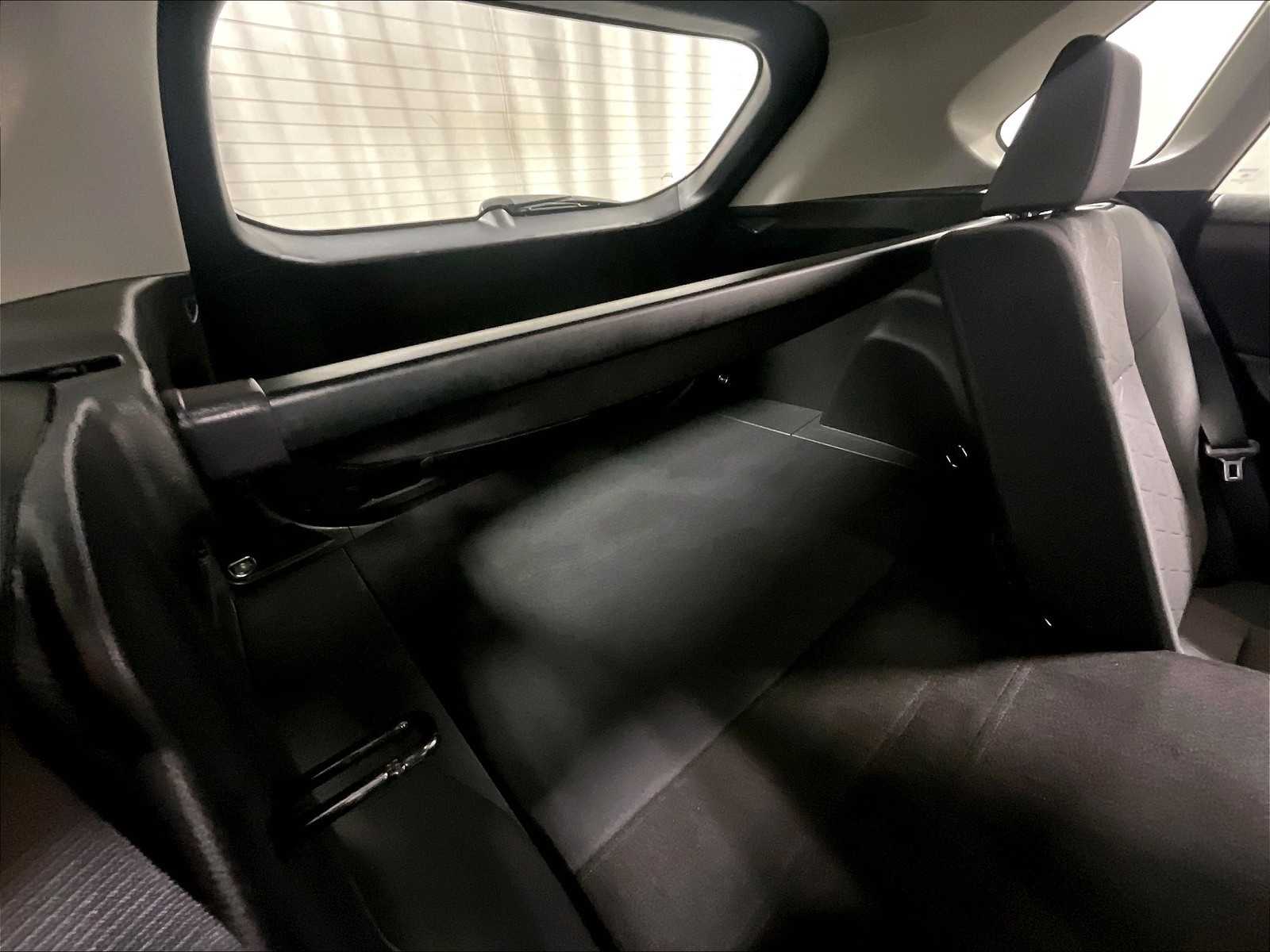 2023 Toyota RAV4 XLE - Photo 17