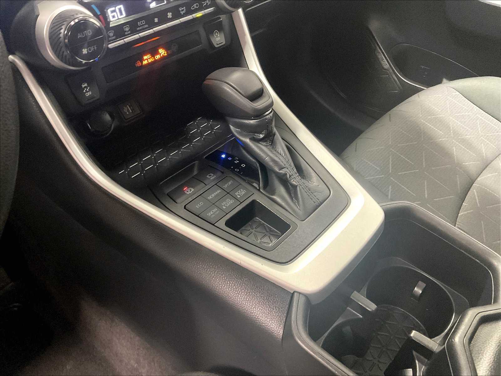 2023 Toyota RAV4 XLE - Photo 21