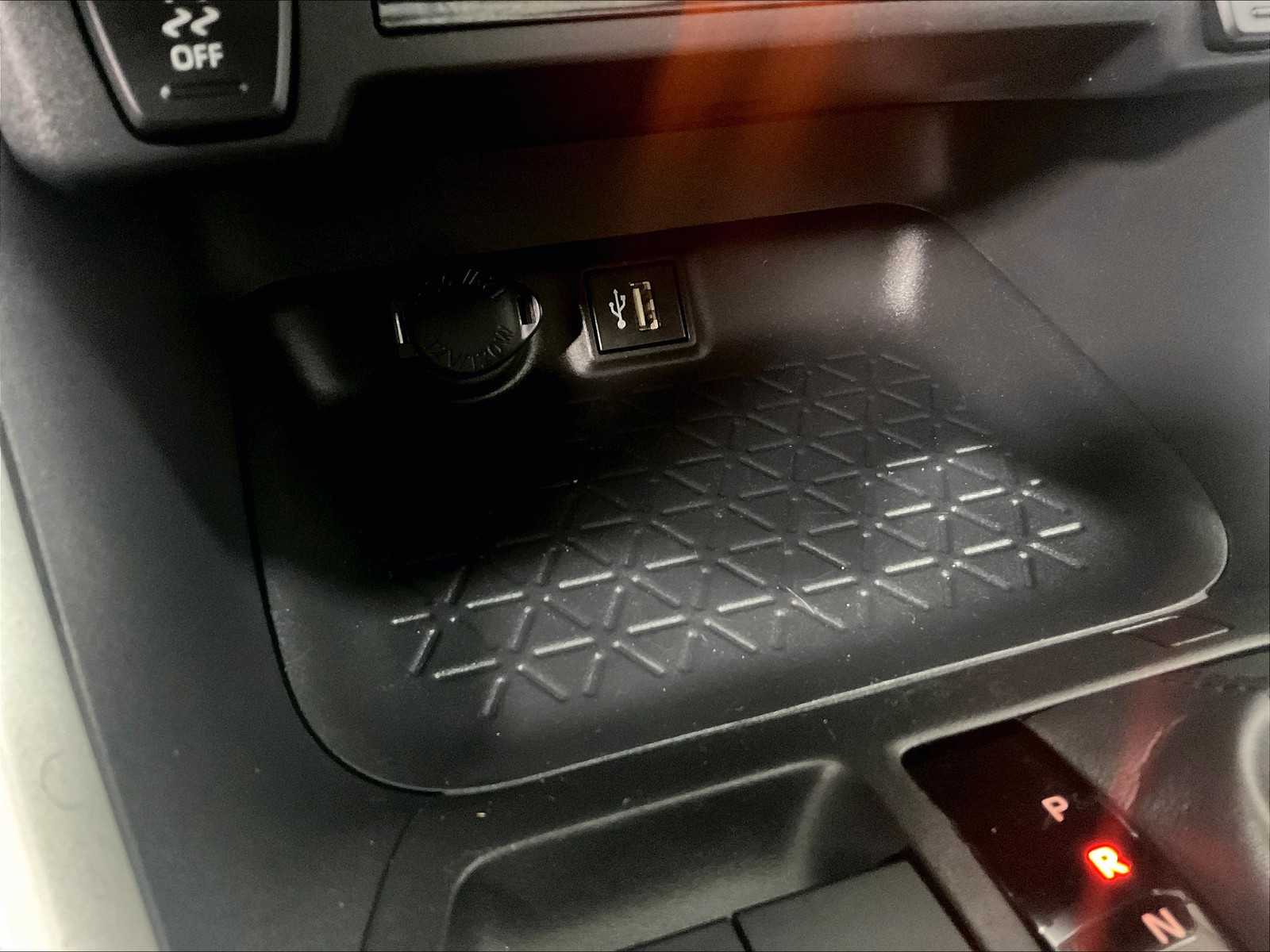 2023 Toyota RAV4 XLE - Photo 26