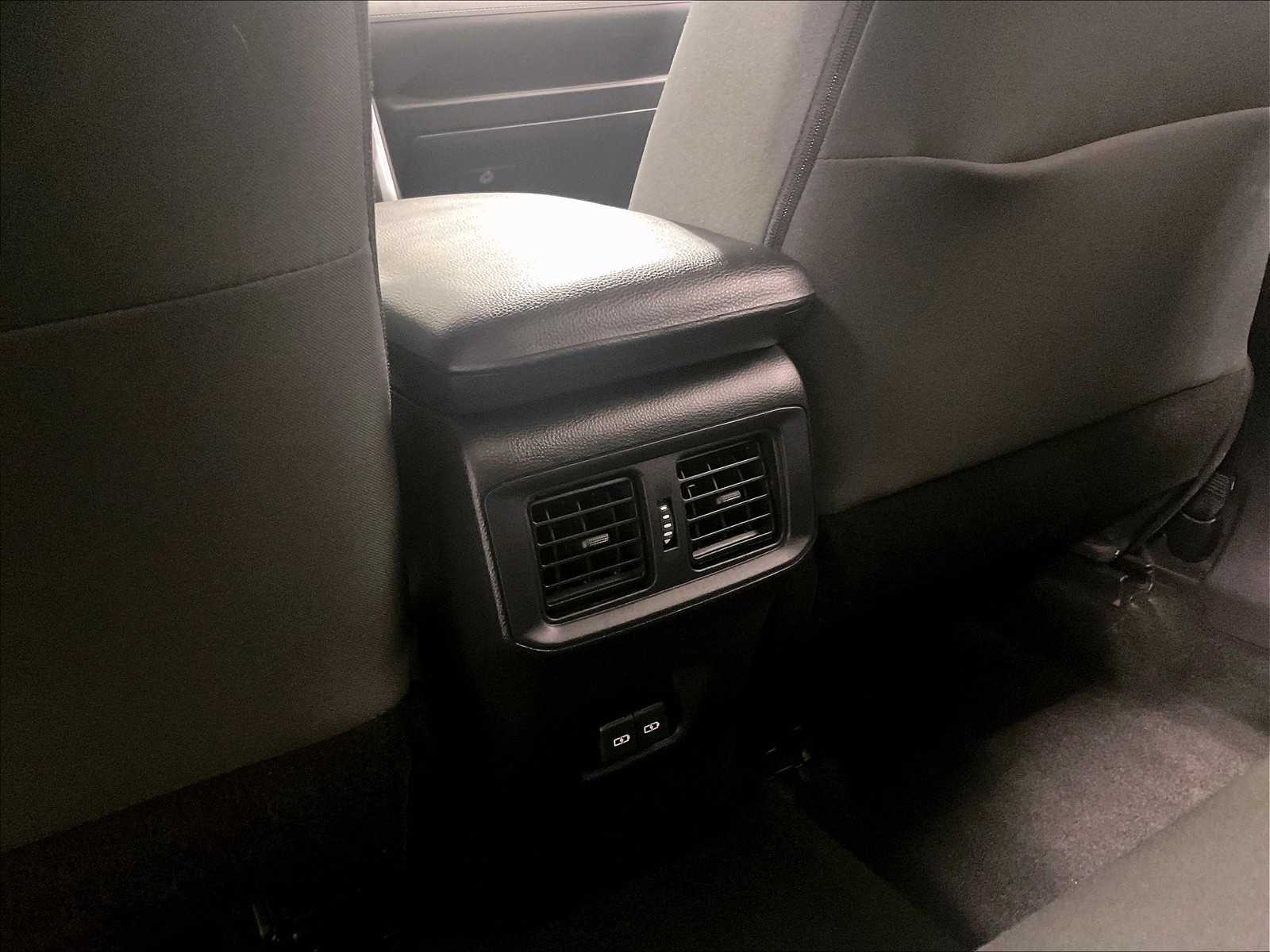 2023 Toyota RAV4 XLE - Photo 28